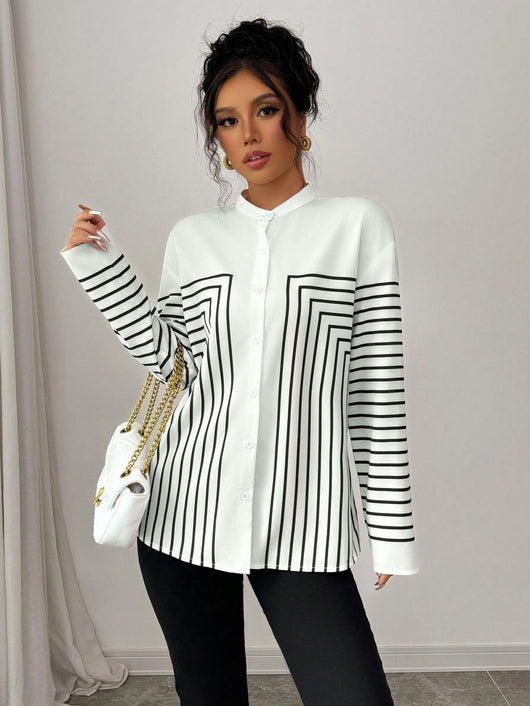 Blusa Rayada Estampada con Contraste de Colores y Botones Simples - Image 9