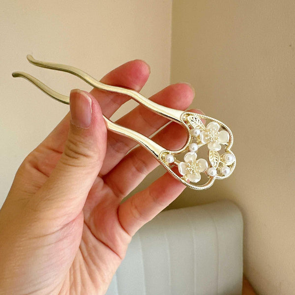 Horquilla en U Estilo Camelia con Cuentas Elegantes