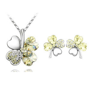 Conjunto de Collar y Aretes de Cristal Trébol de Cuatro Hojas - Image 9