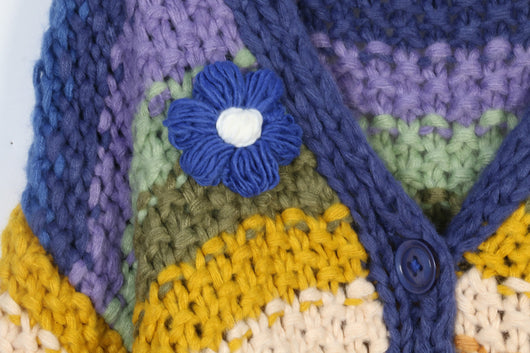 Suéter Tejido a Mano con Rayas Arcoíris y Flores - Diseño Europeo Grueso - Image 8