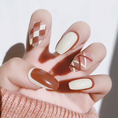 Gel de Uñas Efecto Cuadrícula y Líneas Geométricas