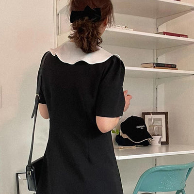 Vestido Elegante con Cuello Contrastado y Detalle de Perlas - Image 10