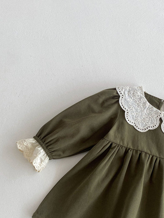 Vestido Princesa Niña con Cuello de Encaje y Solapas - Image 15