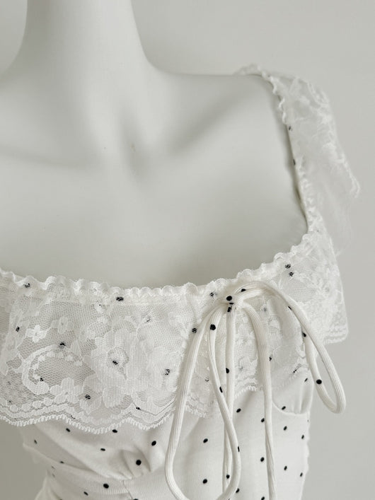 Blusa Crop Ajustada con Volantes, Encaje y Lunares - Manga Casquete - Image 5