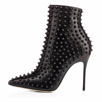Botas Tobilleras Stiletto Negras con Tachas y Punta Afilada - Image 3