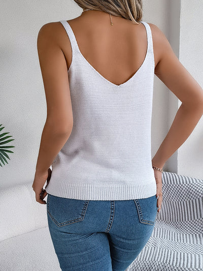 Camiseta Escotada con Detalles Calados y Botones Metálicos - Estilo Festivo - Image 14