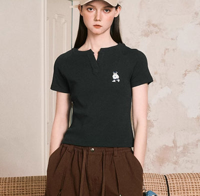 Camiseta Entallada Cuello V para Mujer - Diseño Minimalista - Image 7