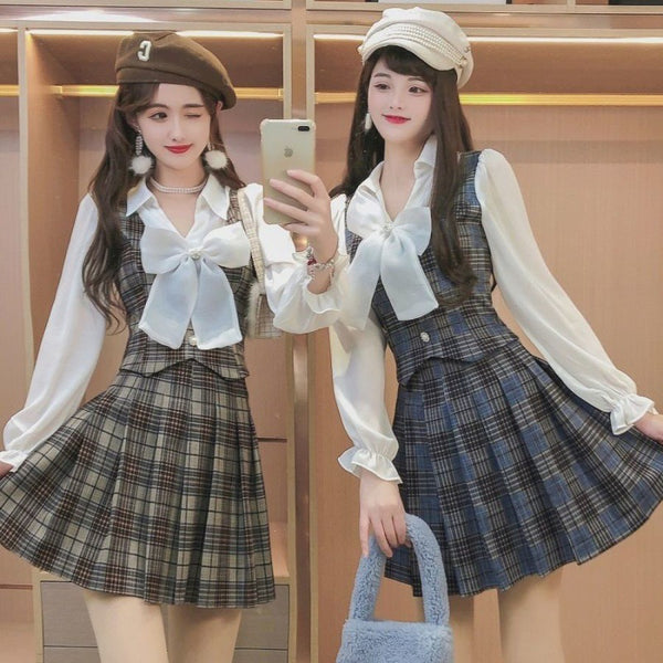 Conjunto de Dos Piezas: Blusa a Cuadros con Falda Plisada