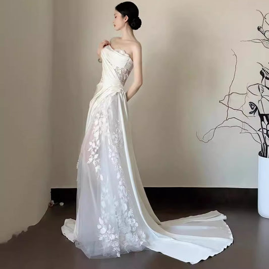 Vestido de Novia Sirena con Escote Tubo y Velo de Encaje Satinado - Image 2