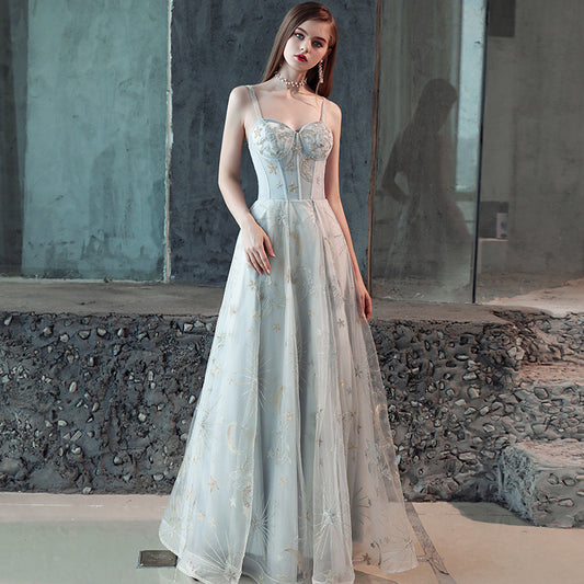 Vestido Mini con Tirantes de Encaje y Detalle Elegante