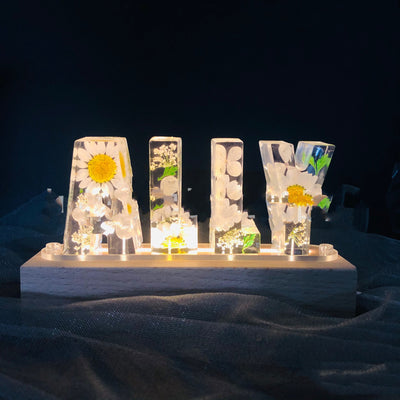 Luz Nocturna USB con Letras de Flores Reales Epoxy - Image 3