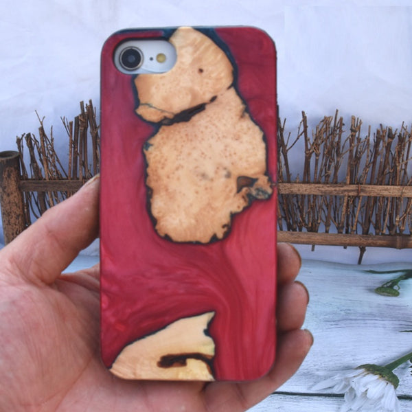 Funda de Teléfono en Madera y Resina Epoxi con Diseño de Moda
