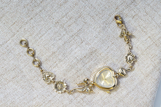 Reloj Pulsera Retro en Forma de Corazón con Diseño de Lazo Dorado y Flores - Image 12
