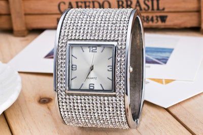 Reloj de Moda con Diamantes - Image 11