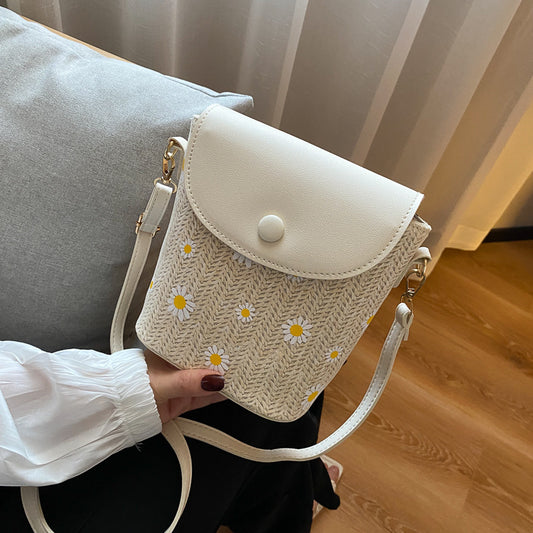 Bolso de Hombro Tejido en Rafia con Detalles Plisados