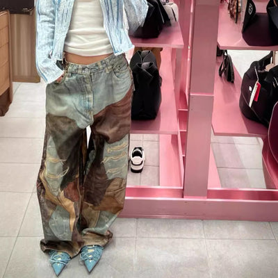 Pantalón Denim Ancho Vintage con Costuras Teñidas y Detalles Rotos