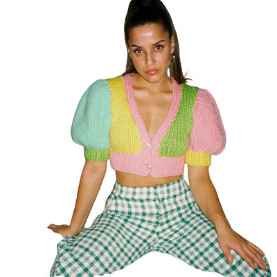 Playera Crop Top Escote V Ajustada y Sensual