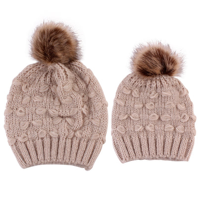 Gorro de Punto Familiar con Pompón de Pelaje - Diseño Mariposa Cálido - Image 6