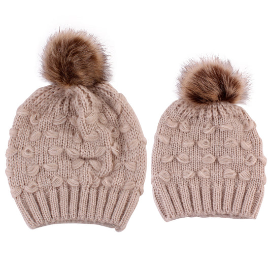 Gorro de Punto Familiar con Pompón de Pelaje - Diseño Mariposa Cálido - Image 6