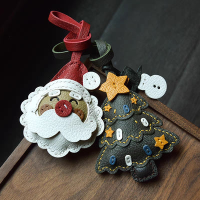 Estuche Artesanal para Llaves de Cuero de Oveja Navideño con Diseño Santa Claus - Image 6