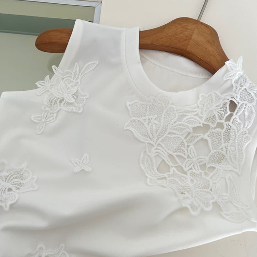 Vestido Falda Blanco con Diseño Calado y Escote Abierto - Image 11