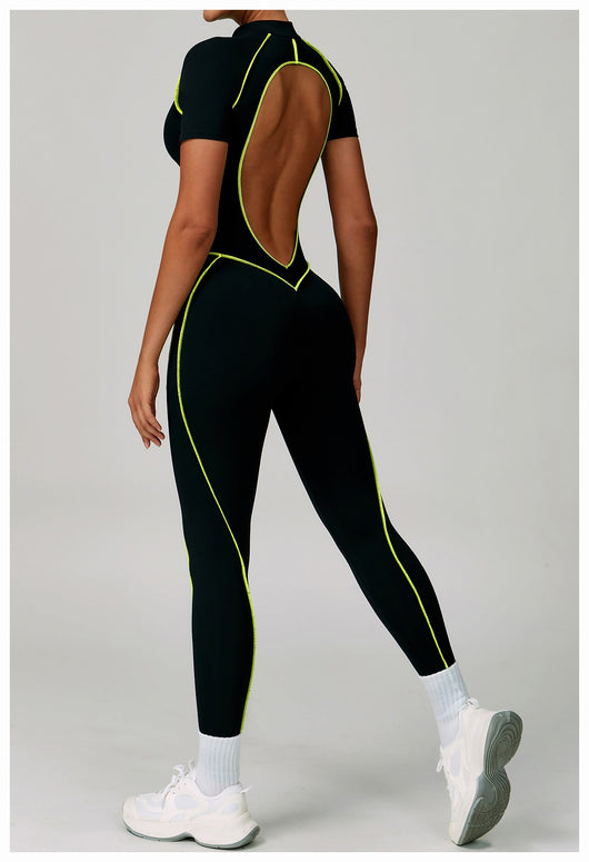 Jumpsuit Deportivo con Espalda Abierta y Detalles en Contraste - Image 18