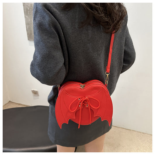 Bolso Bandolera con Diseño de Alas de Murciélago y Corazón - Image 19