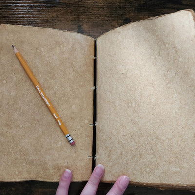 Cuaderno Vintage de Cuero de Búfalo con Patrón Floral en Relieve - Image 10