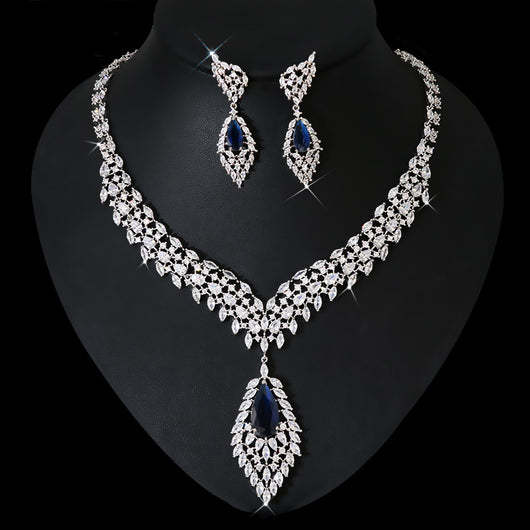 Conjunto de Aretes y Collar con Alas de Circón - Elegancia y Temperamento - Image 6