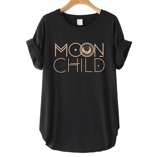 Playera Holgada Moon Child con Hombros Caídos y Estampado de Letras - Image 4