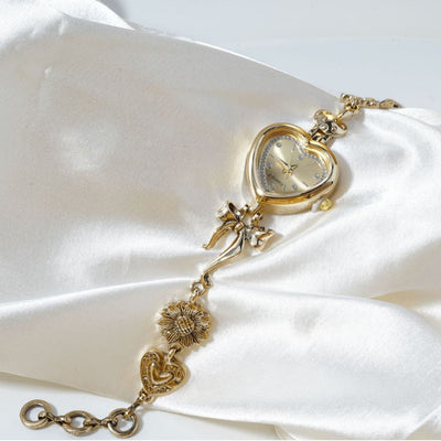 Reloj Pulsera Retro en Forma de Corazón con Diseño de Lazo Dorado y Flores - Image 5