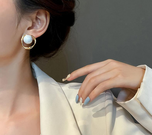 Aretes de Plata S925 con Perla y Cierre de Aguja para Mujer - Image 4