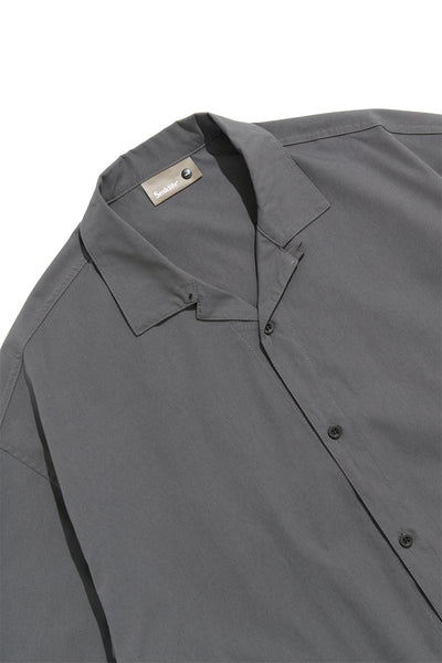 Camisa Clásica de Manga Cinco Puntos en Colores Sólidos - Image 10