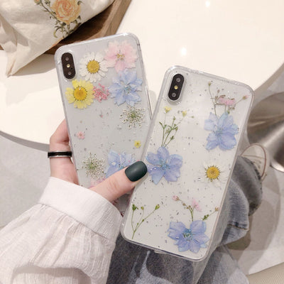 Funda Transparente con Flores Secas Prensadas y Brillo - Protección Elegante - Image 6