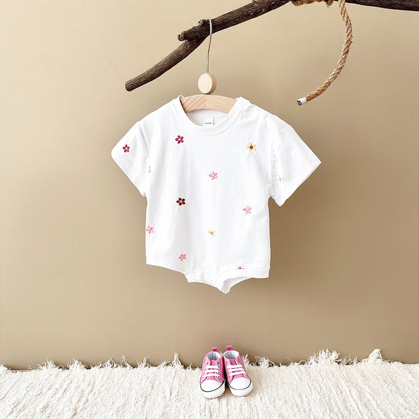 Jumpsuit Infantil con Bordado Floral, Cuello Redondo y Diseño Triangular