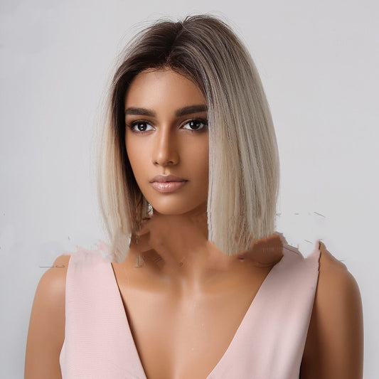 Peluca Corta Degradada Blanca - Cabello Liso a la Altura del Hombro - Image 2