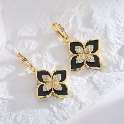 Aretes Trébol con Diamantes Completos y Efecto Hueco 3D