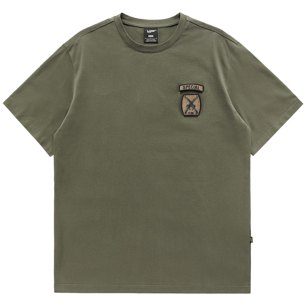 Polera Vintage con Emblema Bordado Cuello Redondo para Hombre - Image 3
