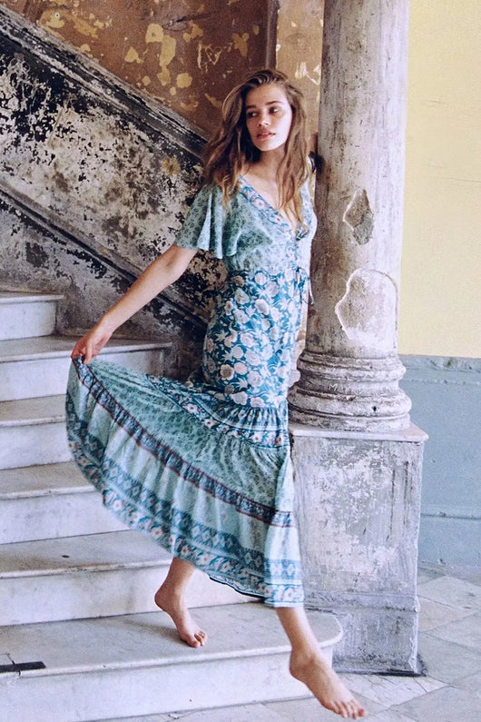 Vestido Corto Escote V Manga Corta Estilo Festivo - Image 15
