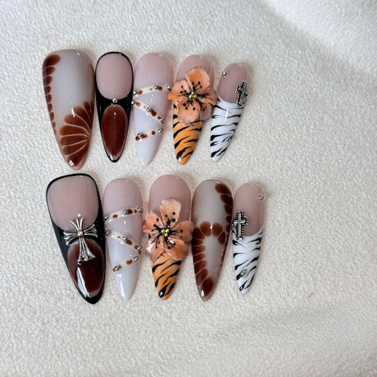 Esmalte de Larga Duración Estilo Francés con Diseño Leopardo