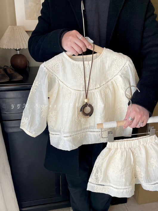 Conjunto de Dos Piezas Infantil: Blusa y Culotte en Tono Damasco Premium - Image 8