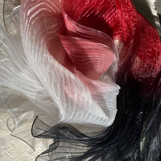 Tela Organza Plisada Efecto Onda Degradado Azul con Acabado Láser Brillante - Image 3