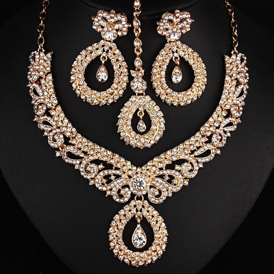 Conjunto de 3 Piezas: Collar, Aretes y Cadena Frontal con Cristales Blancos - Image 12