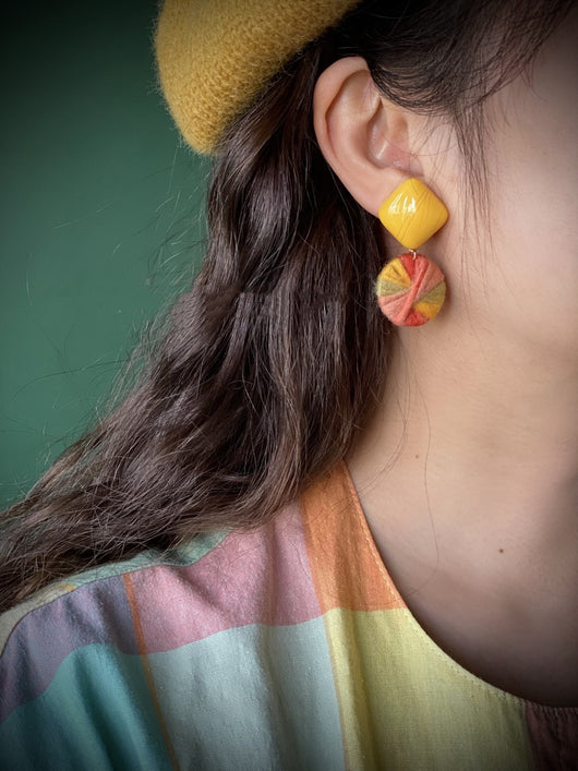 Aretes de Clip Gradiente Trenzados - Diseño Colorido y Moderno - Image 10