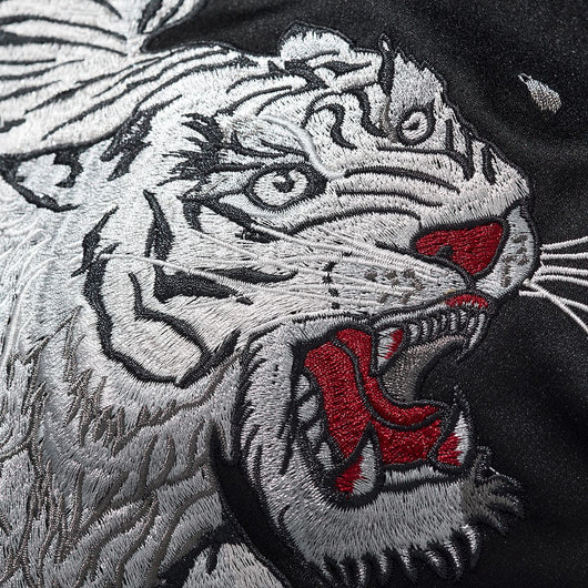 Chamarra Béisbol Casual para Hombre con Bordado de Tigre Feroz - Image 4