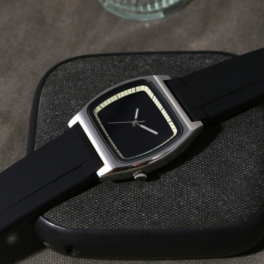 Reloj de Pulsera Minimalista Cuadrado sin Logo - Diseño Versátil - Image 17