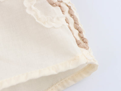 Blusa Elegante con Bordados Florales y Cuello en V - Image 14