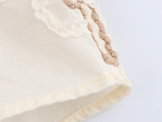 Blusa Elegante con Bordados Florales y Cuello en V - Image 14