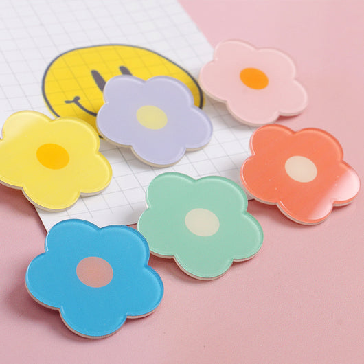 Broche Floral Acrílico para Mochilas Escolares - Image 3