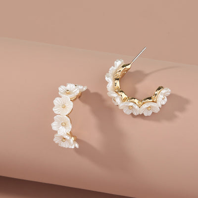 Aretes de Flores Resina Blanca - Diseño Elegante Tipo C - Image 11